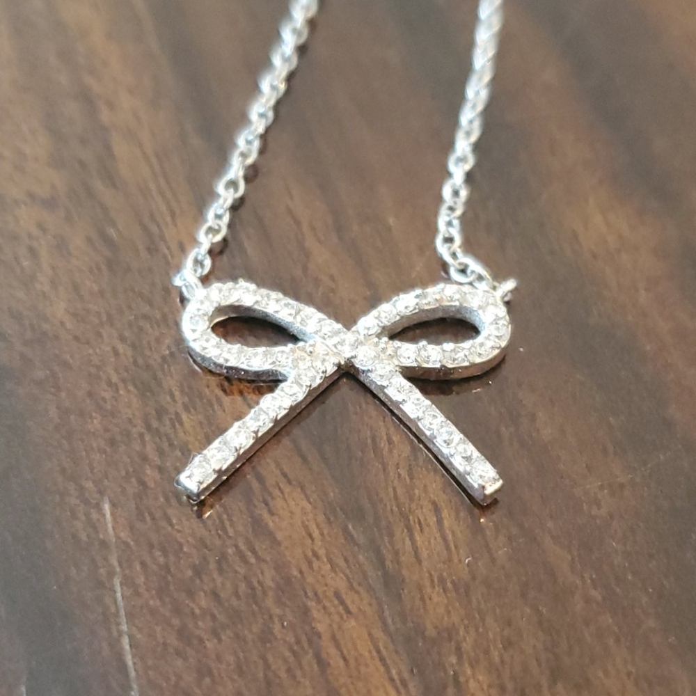 Bow Necklace